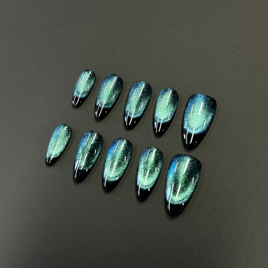 Émeraude – Emerald Green Cat Eye Press-On Nails